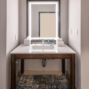 One-Bedroom King Suite
